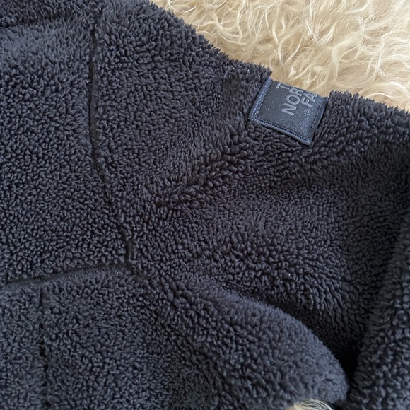 The North Face Pullover - Picture 5 of 5